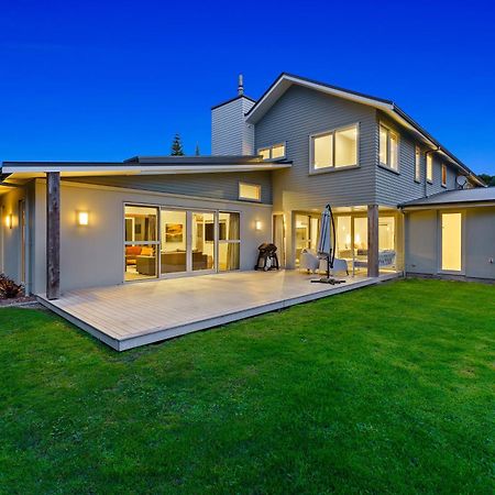 Anam Cara Gardens Luxury Villa Private Bedrooms And Ensuite Bathrooms Sleeps 9 Otaki 外观 照片