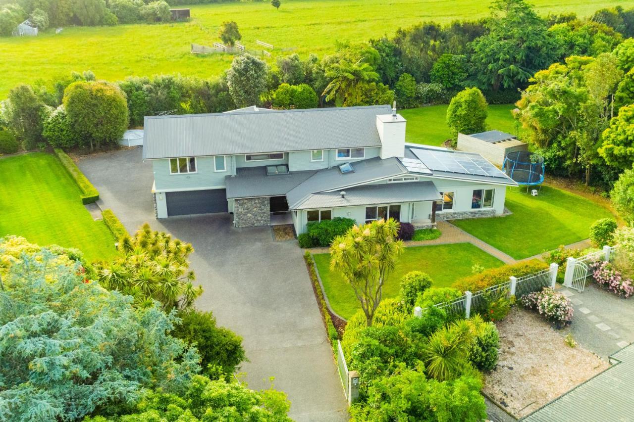 Anam Cara Gardens Luxury Villa Private Bedrooms And Ensuite Bathrooms Sleeps 9 Otaki 外观 照片