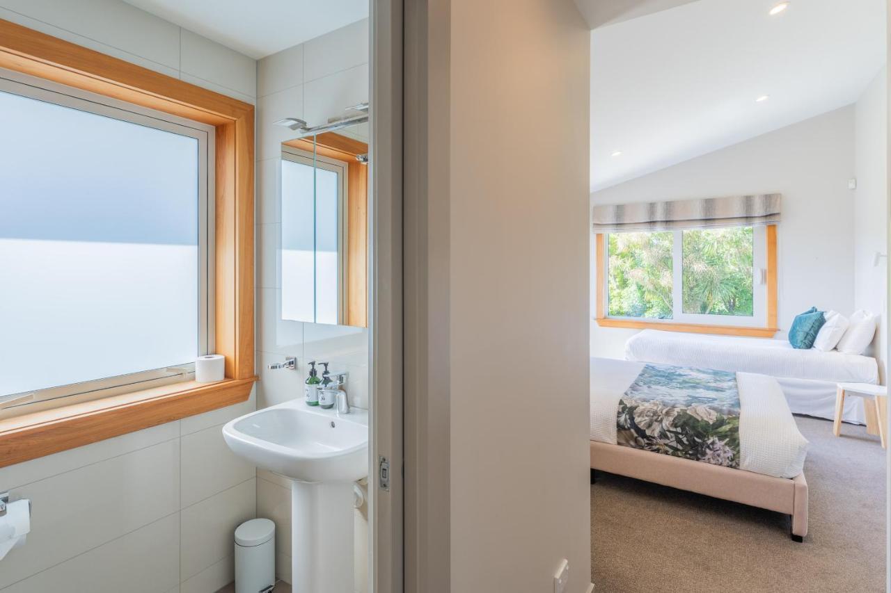 Anam Cara Gardens Luxury Villa Private Bedrooms And Ensuite Bathrooms Sleeps 9 Otaki 外观 照片