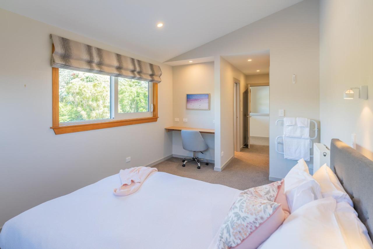 Anam Cara Gardens Luxury Villa Private Bedrooms And Ensuite Bathrooms Sleeps 9 Otaki 外观 照片