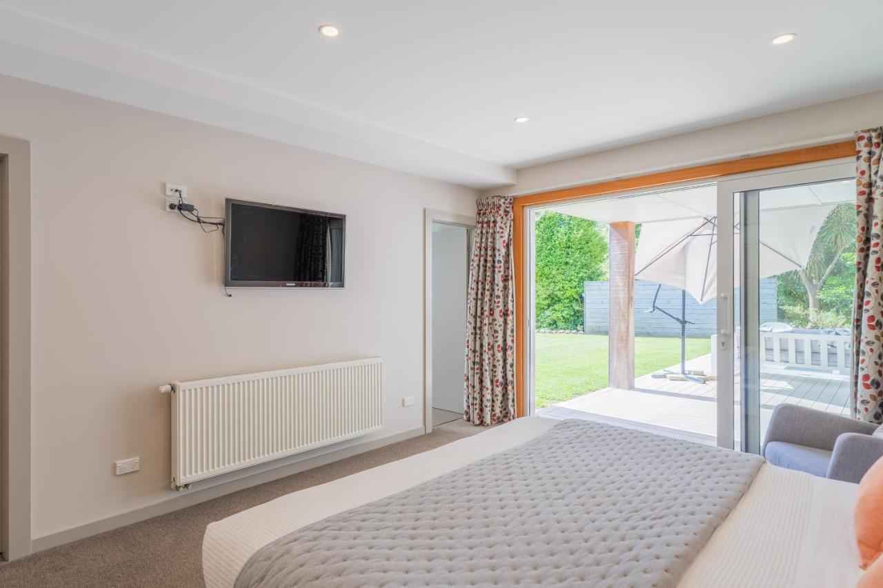 Anam Cara Gardens Luxury Villa Private Bedrooms And Ensuite Bathrooms Sleeps 9 Otaki 外观 照片