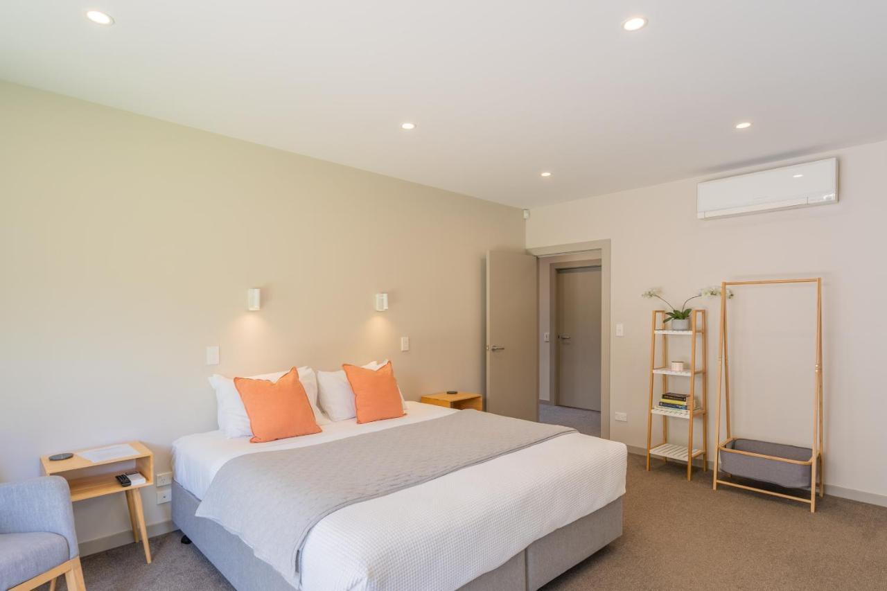 Anam Cara Gardens Luxury Villa Private Bedrooms And Ensuite Bathrooms Sleeps 9 Otaki 外观 照片