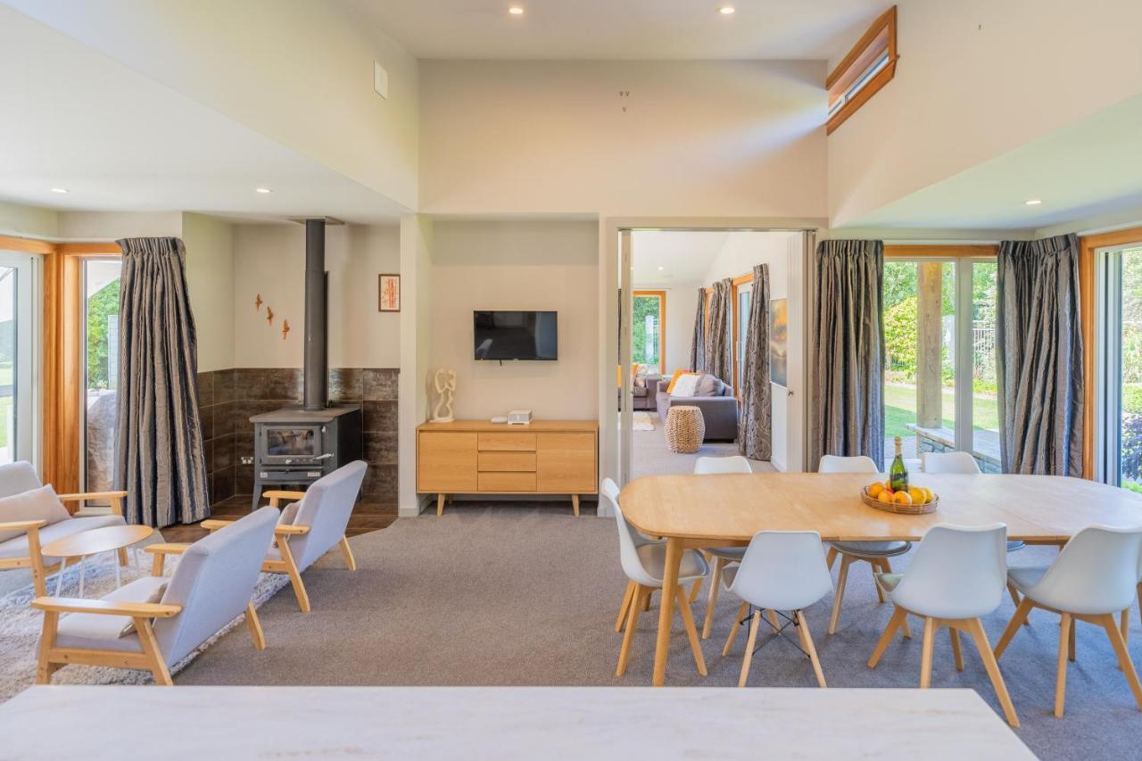 Anam Cara Gardens Luxury Villa Private Bedrooms And Ensuite Bathrooms Sleeps 9 Otaki 外观 照片