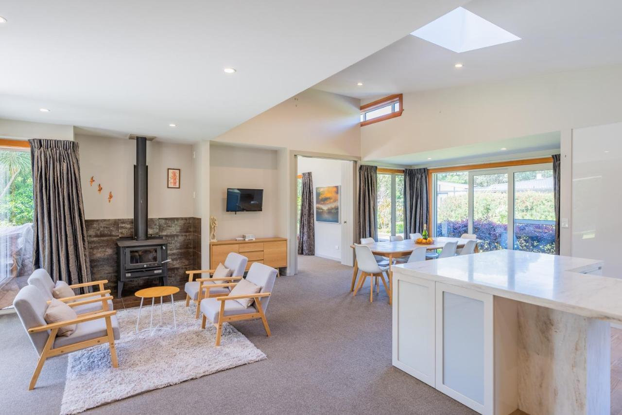 Anam Cara Gardens Luxury Villa Private Bedrooms And Ensuite Bathrooms Sleeps 9 Otaki 外观 照片