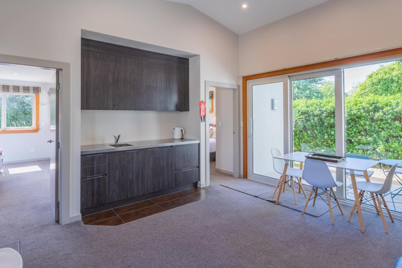 Anam Cara Gardens Luxury Villa Private Bedrooms And Ensuite Bathrooms Sleeps 9 Otaki 外观 照片