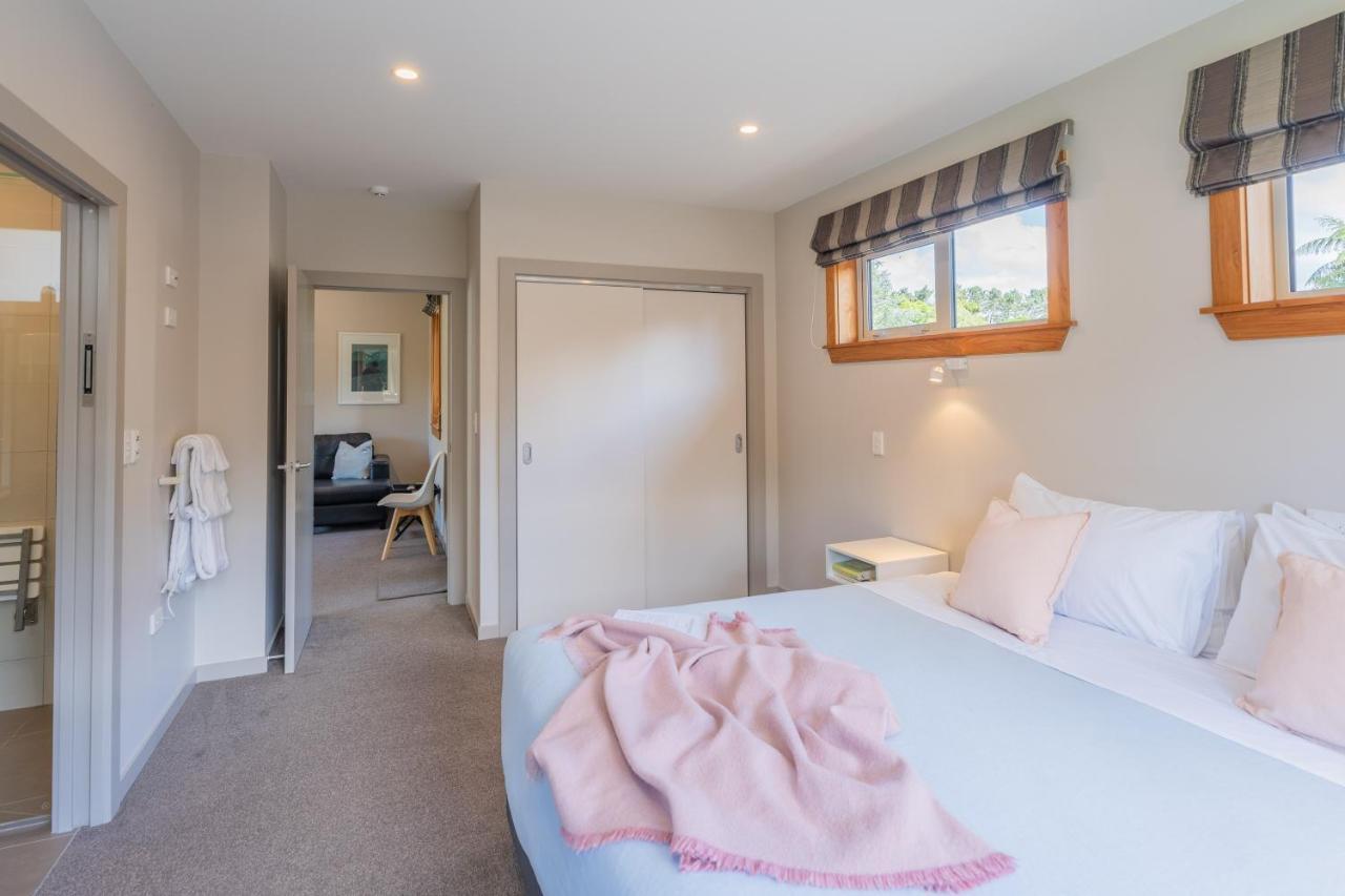Anam Cara Gardens Luxury Villa Private Bedrooms And Ensuite Bathrooms Sleeps 9 Otaki 外观 照片