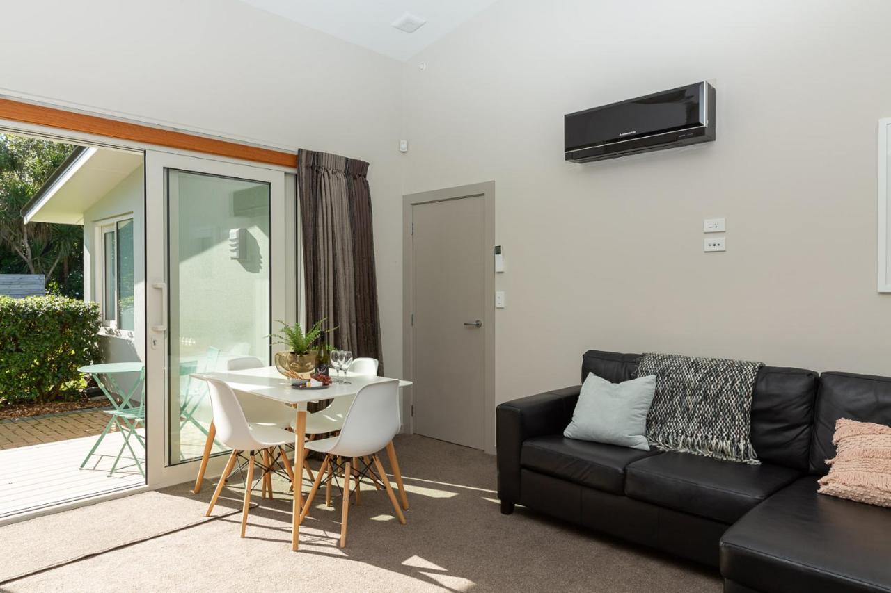 Anam Cara Gardens Luxury Villa Private Bedrooms And Ensuite Bathrooms Sleeps 9 Otaki 外观 照片