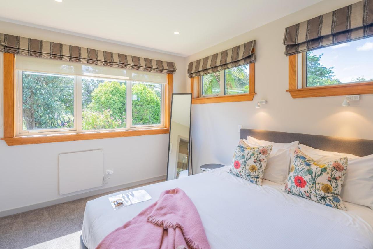 Anam Cara Gardens Luxury Villa Private Bedrooms And Ensuite Bathrooms Sleeps 9 Otaki 外观 照片
