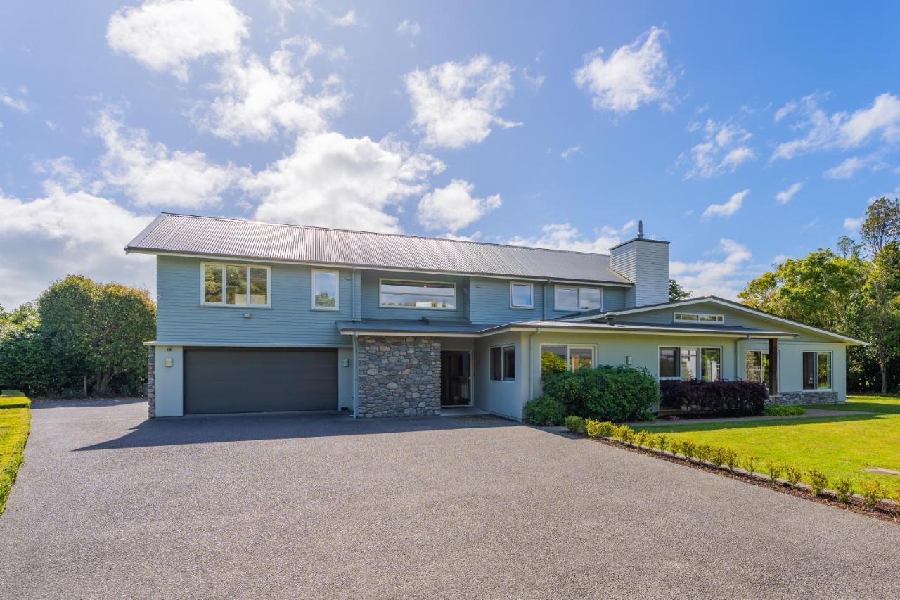 Anam Cara Gardens Luxury Villa Private Bedrooms And Ensuite Bathrooms Sleeps 9 Otaki 外观 照片