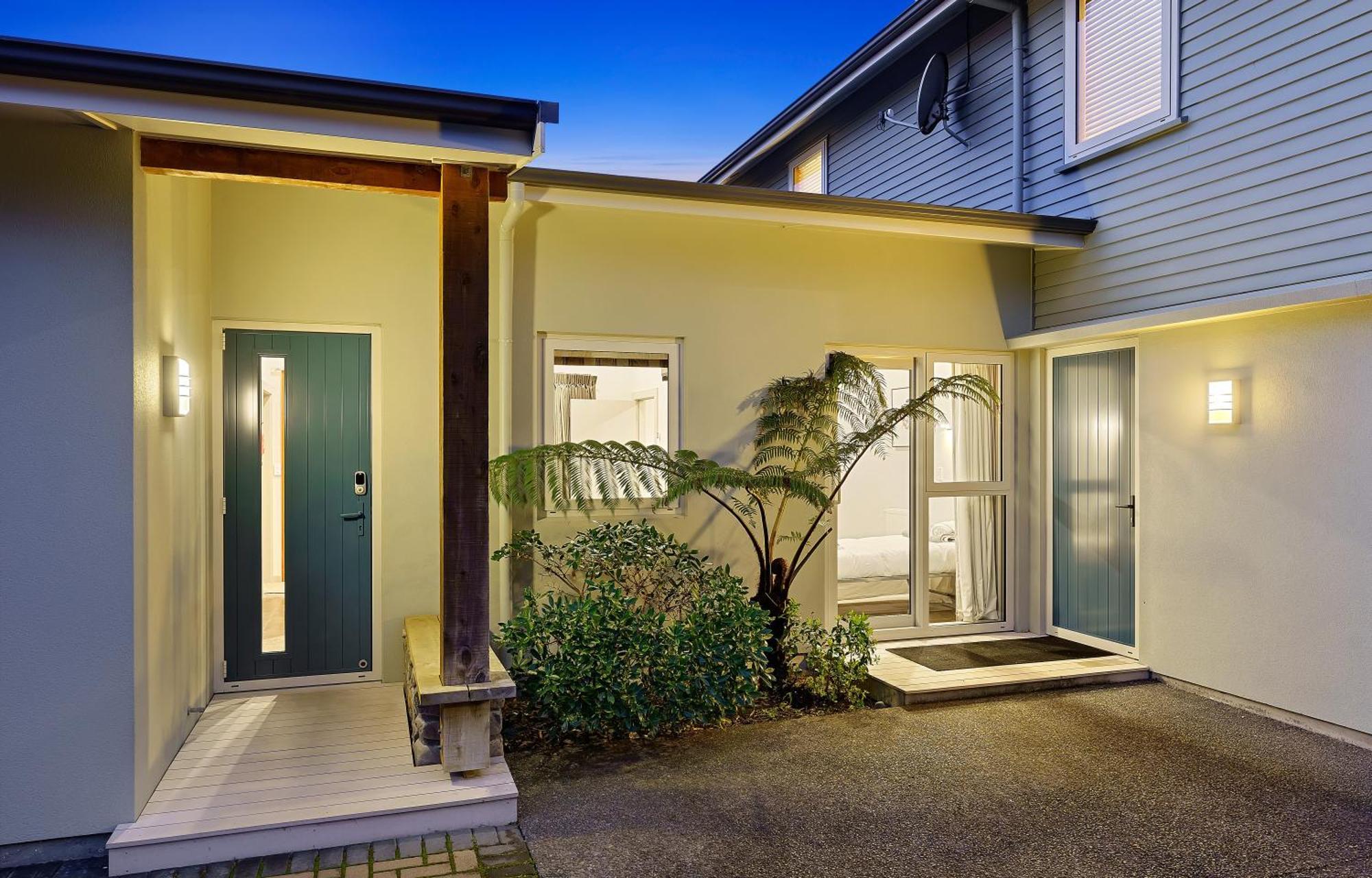 Anam Cara Gardens Luxury Villa Private Bedrooms And Ensuite Bathrooms Sleeps 9 Otaki 外观 照片